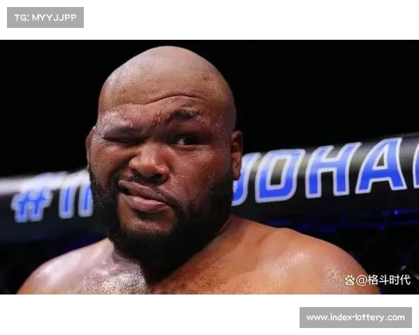 “野兽男孩”巴内特赛场短裤滑落，尴尬瞬间背后的职业素养